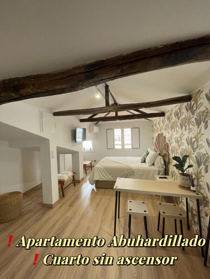 A Marias Small Apartment *